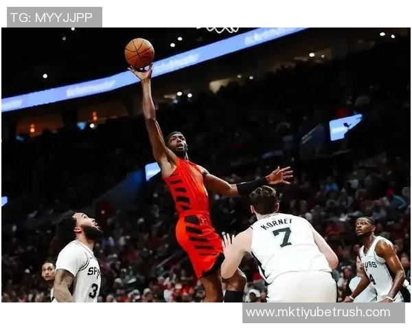 阿夫迪亚半场表现抢眼8投5中砍下19分4篮板4助攻再度冲击三双目标